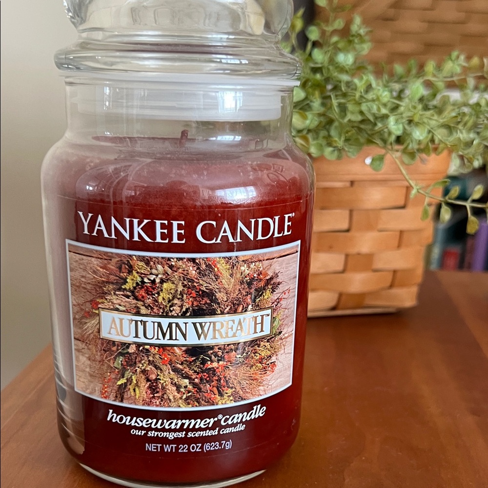 Yankee Candle Autumn Wreath Scent- Large Jar Candle- Deep Red - NWT